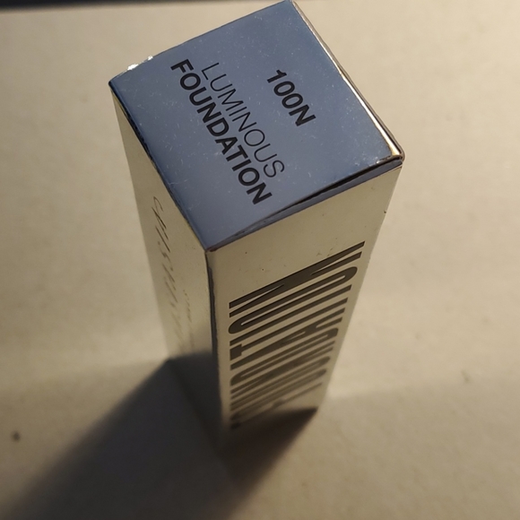 100 N Luminous Foundation - Picture 3 of 4